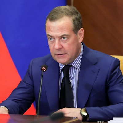 Dmitri Medwedew im Parlament.