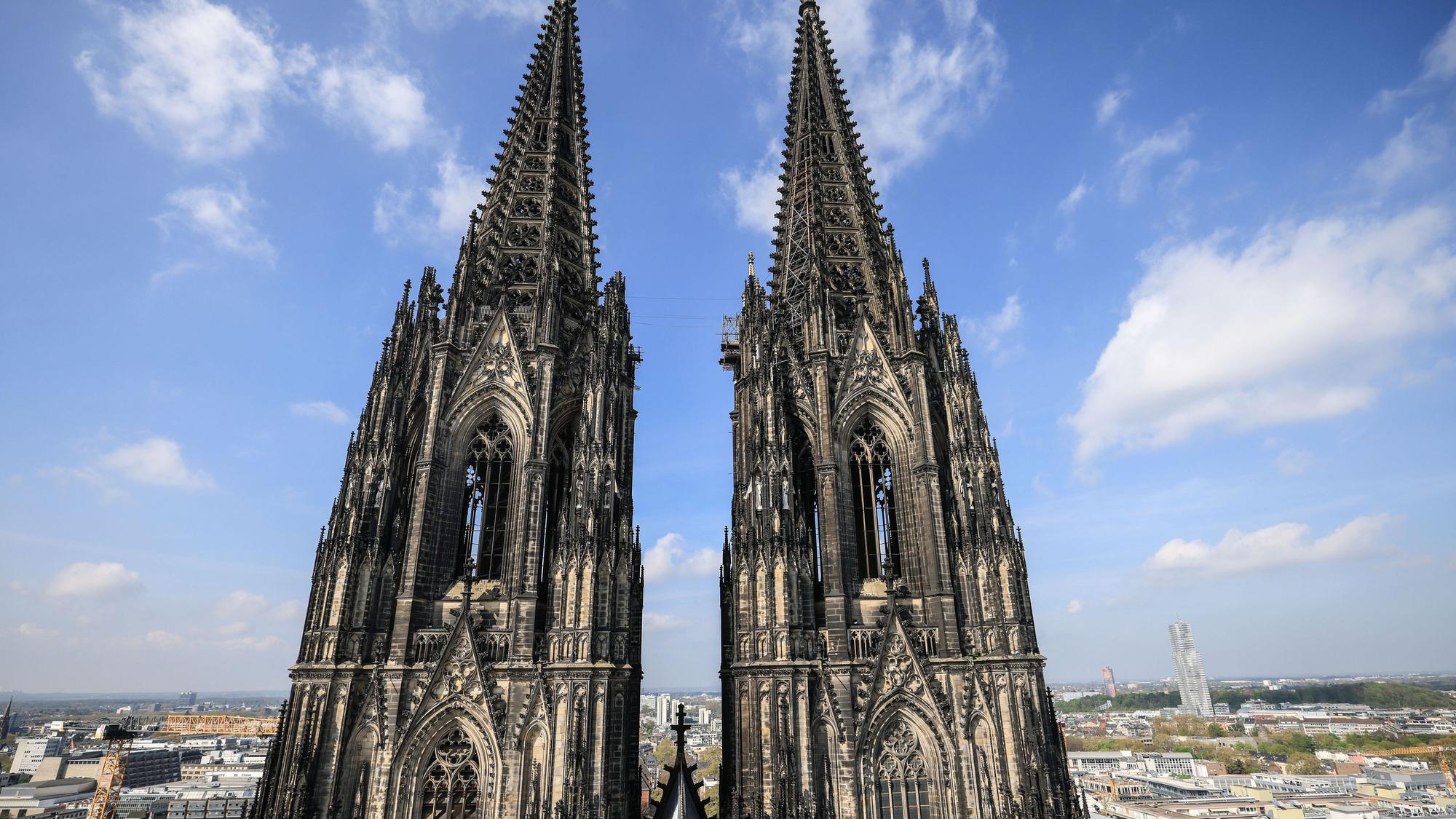 Die Kletteraktionen auf der Kathedrale hatte sich in der Nacht auf Sonntag abgespielt. Dombaumeister Peter Füssenich verurteilte die Aktion.