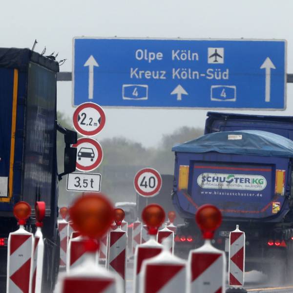 Das Foto zeigt Stau auf der A4.