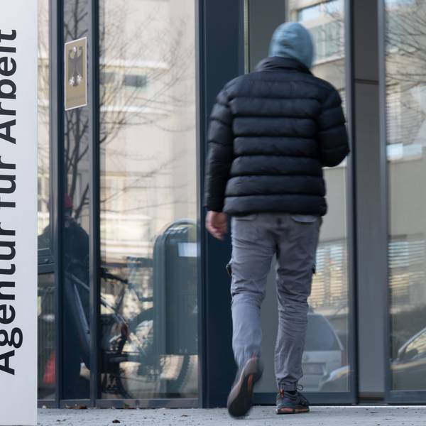 Experten warnen: Eine Kürzung des Bürgergelds für Ukraine-Geflüchtete könnte deren Integration erschweren. Studien zeigen klare Risiken auf. (Archivbild)