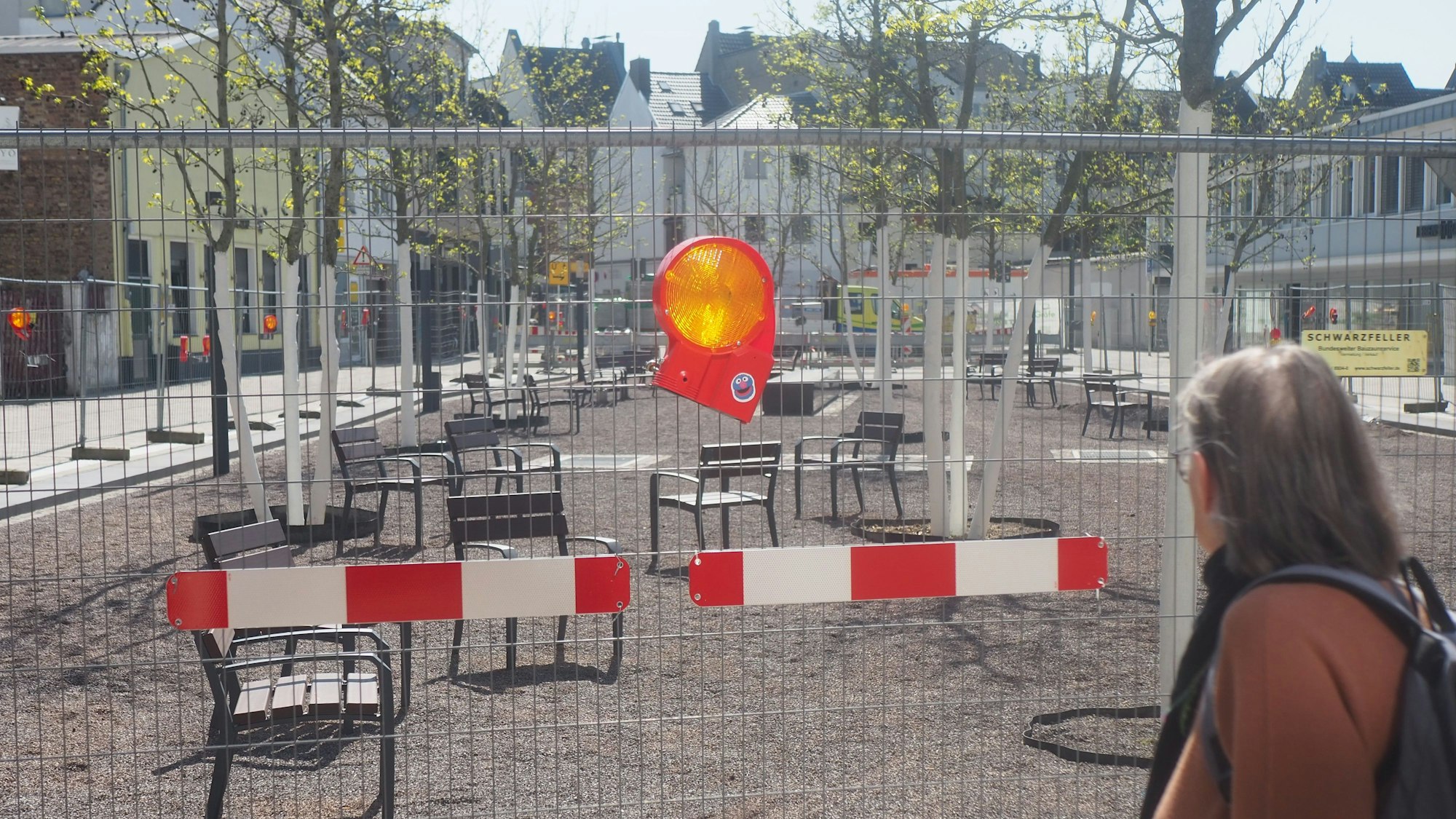 Zu sehen ist der noch von Bauzäunen abgesperrte Janshof.