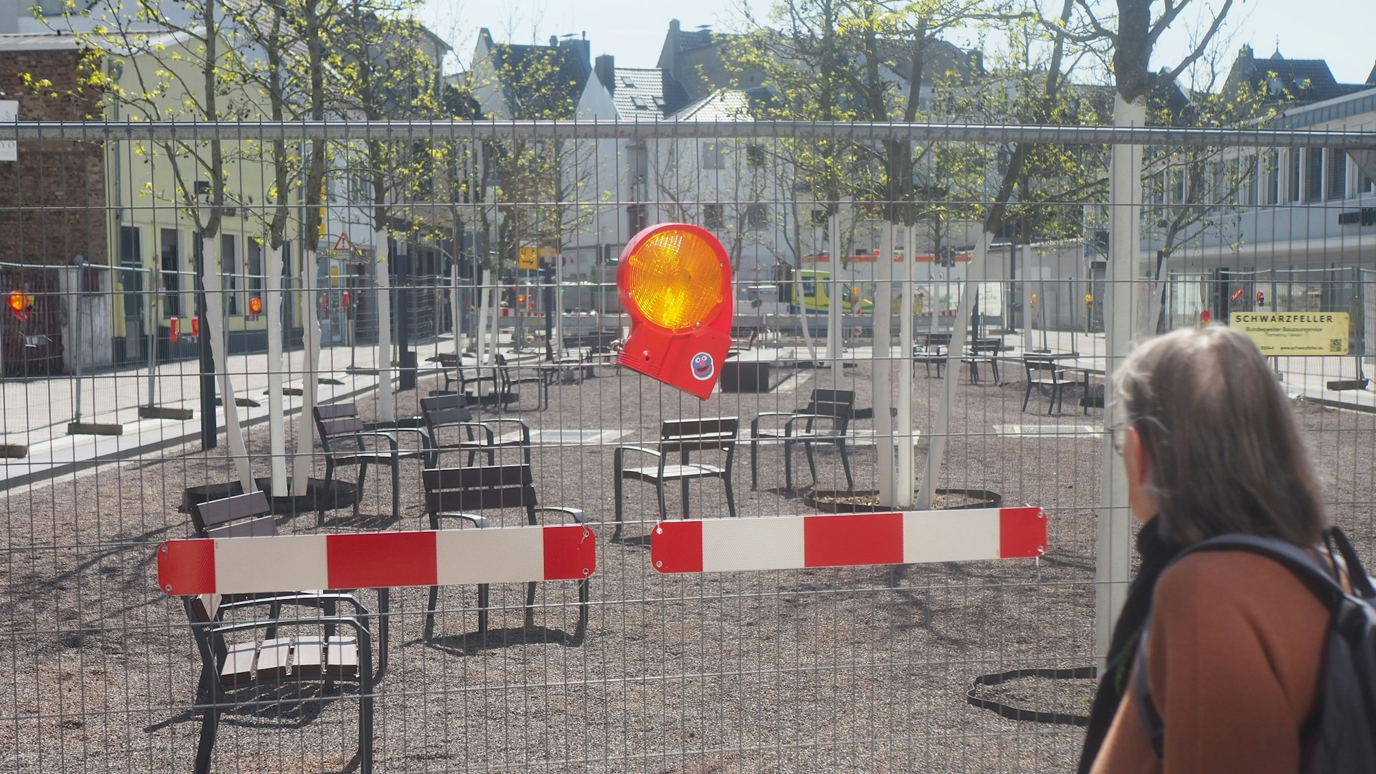 Zu sehen ist der noch von Bauzäunen abgesperrte Janshof.