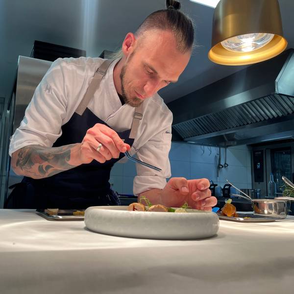 Der Küchenchef des Sevidian in Hennef-Stadt Blankenberg, Cyril Becker, hat ein Ostermenü zum Nachkochen kreiert, Fine Dining für Zuhause.