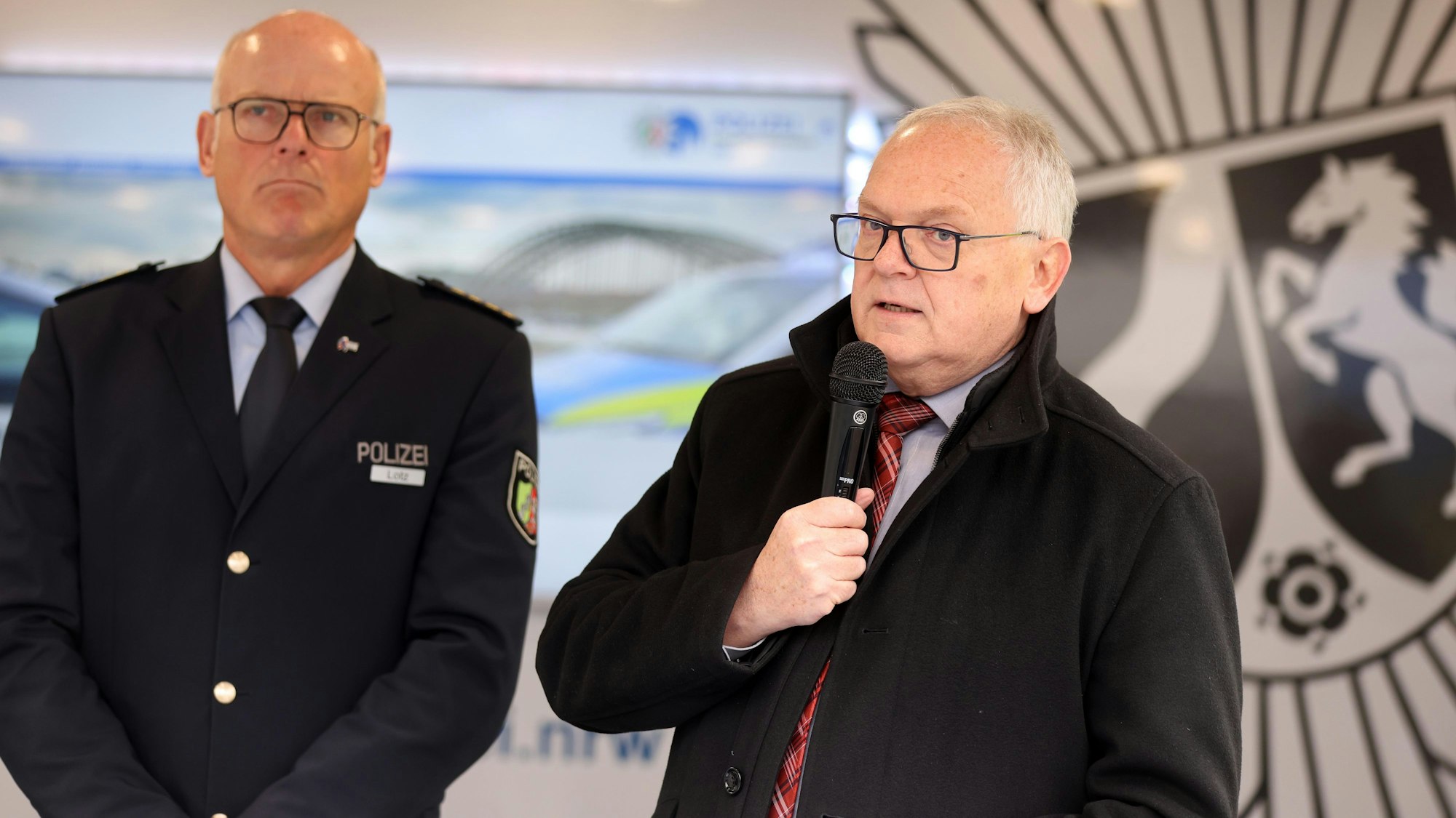 Polizeipräsident Johannes Hermanns (r.) und der Leiter der Direktion Gefahrenabwehr/Einsatz, Martin Lotz