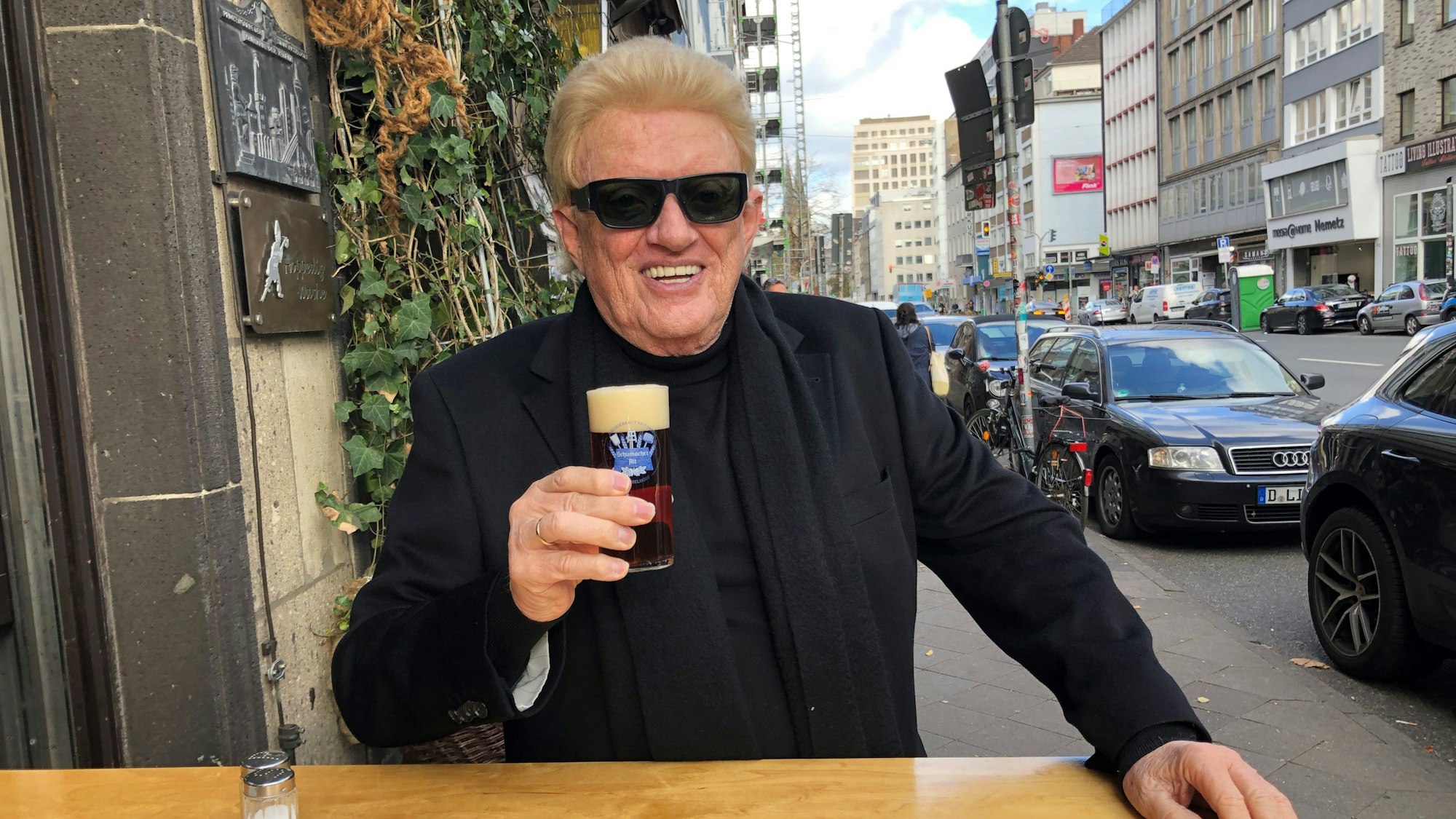 Keine Berührungsängste: Heinos neues Video sorgt für Irritationen.