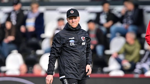 22-02-2025 / pmk / NK103086 Fussball/Herren 3.Liga Saison 2024/2025 Sportclub-Arena / Verl SC Verl - SC Viktoria Koeln Marian WILHELM -CO-Trainer- Viktoria Koeln *** 22 02 2025 pmk NK103086 Soccer Men 3 League Season 2024 2025 Sportclub Arena Verl SC Verl SC Viktoria Koeln Marian WILHELM CO Coach Viktoria Koeln