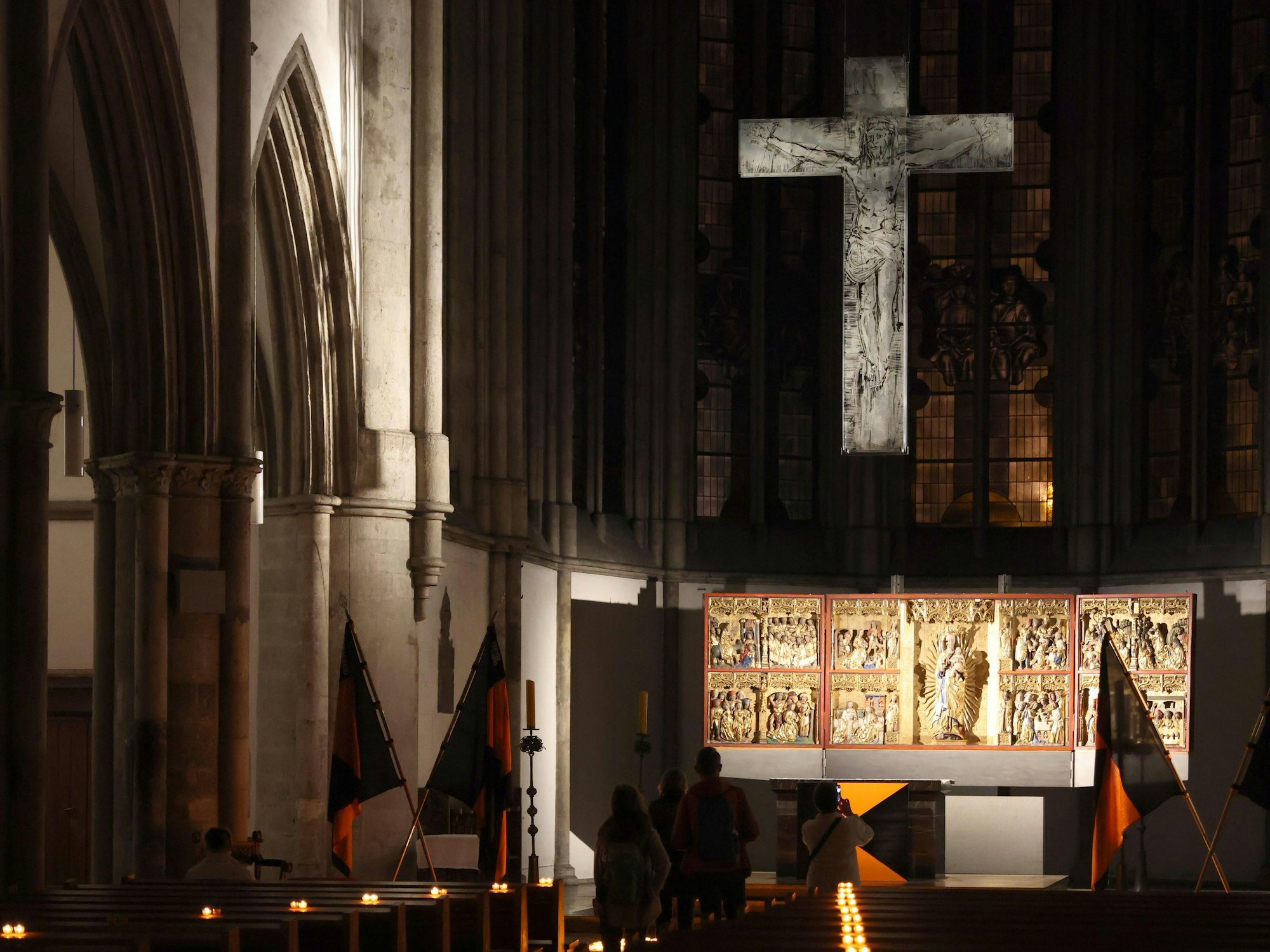 Reihenweise werden in Kirchen auch Kerzen gestohlen.