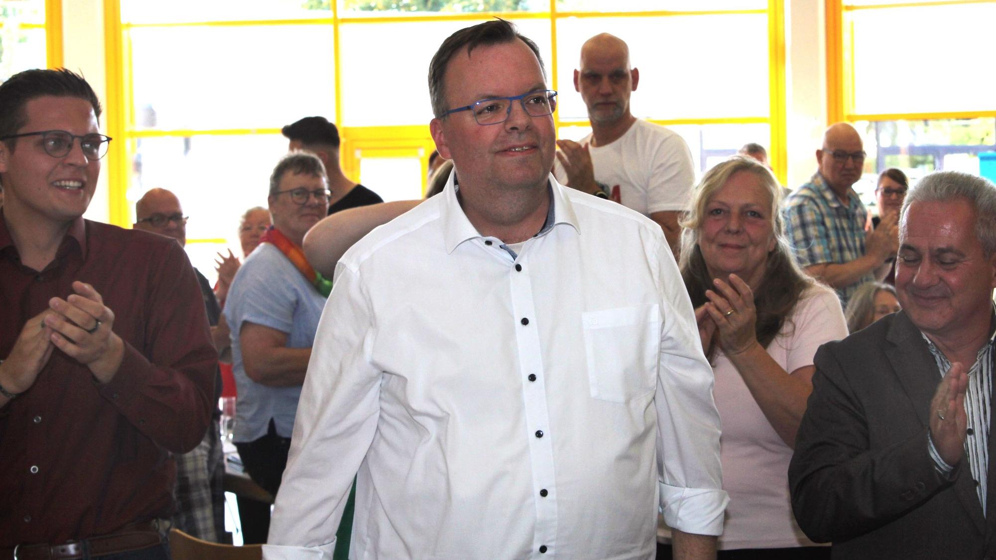 Zu sehen ist Helge Herrwegen aus Wesseling, Vorsitzender der SPD Rhein-Erft.