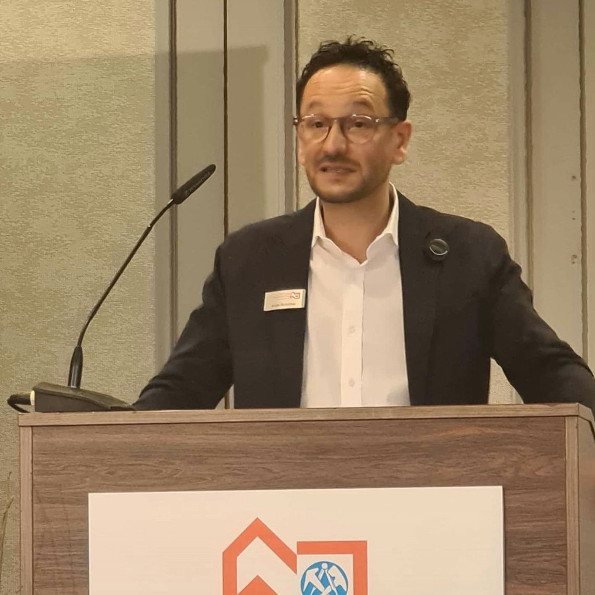 Andrè Büschkes am Rednerpult.