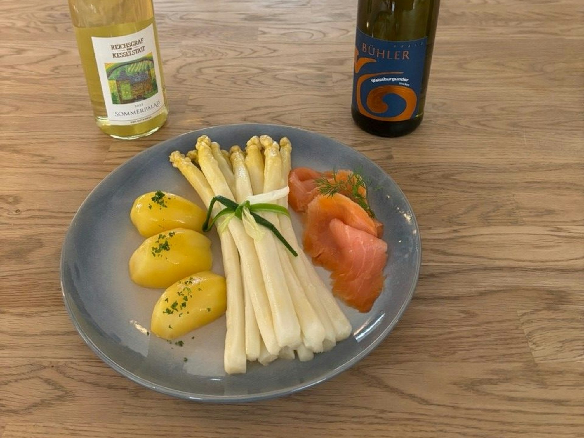 Stilleben mit Spargel im Franzhäuschen Lohmar.
