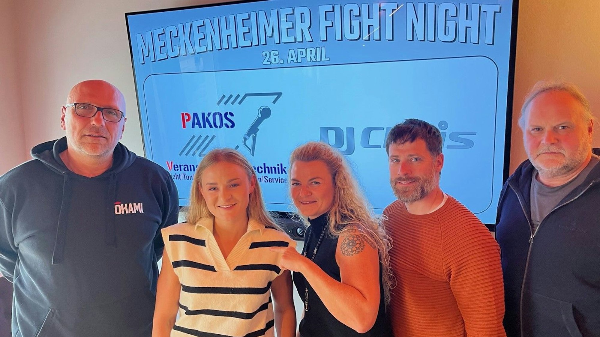 Freuen sich auf die Boxnacht (v.l.): Stefan Krengel (Boxclub Niederkassel), Sarah Liegmann, Maarit Liegmann, Promoter Tobias Brandes und Andreas Liegmann.