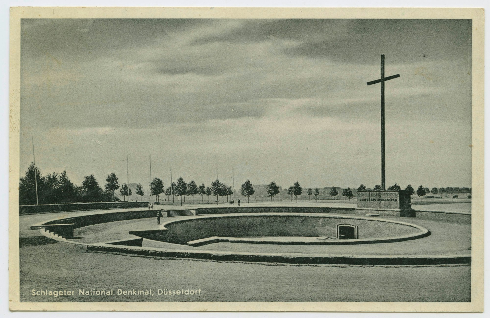 Das Foto zeigt das sogenannte  "Schlageter National-Denkmal" in Düsseldorf, das als Vorbild für Gimborn diente.