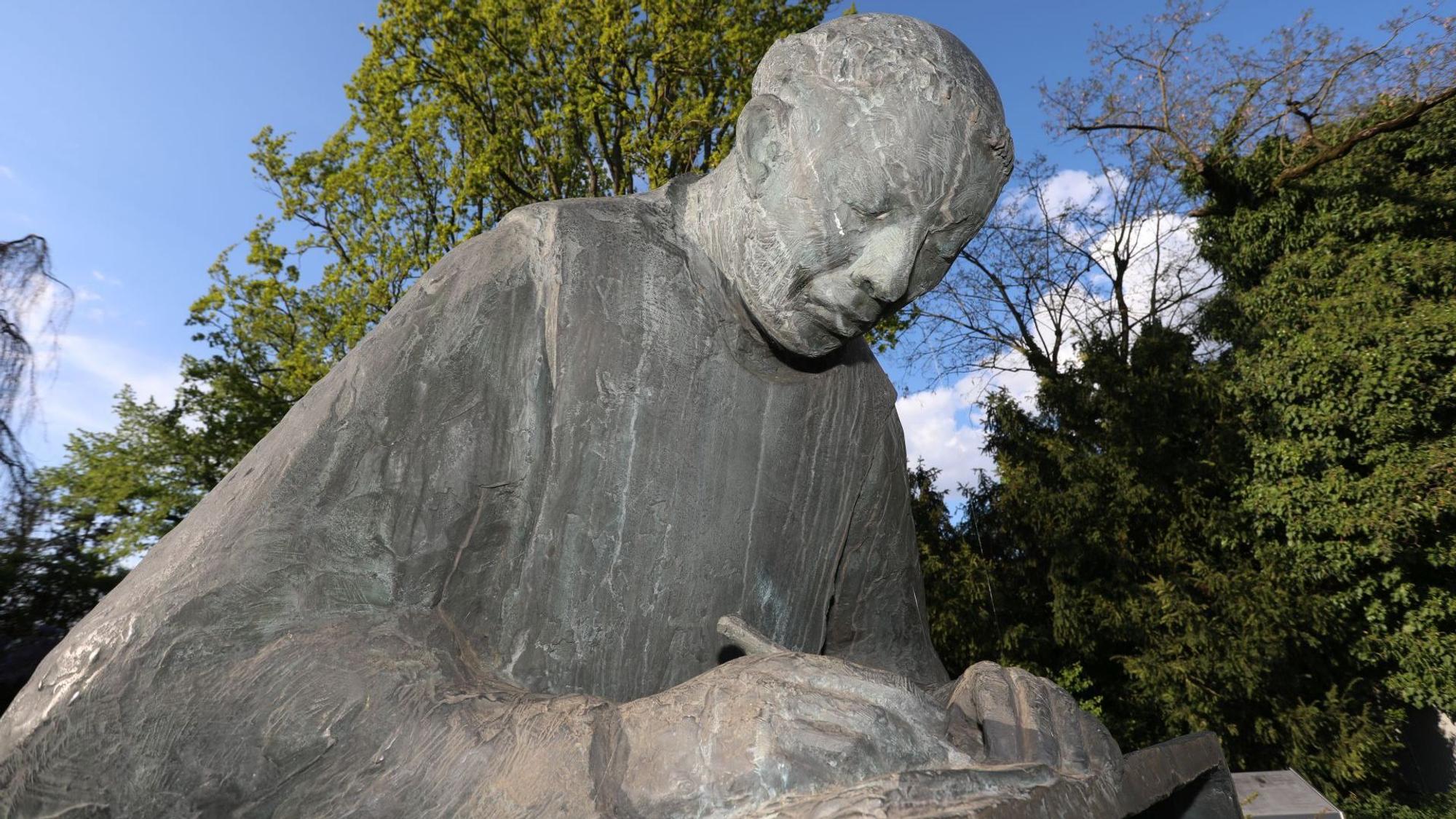 Bronzeplastik Cäsarius von Heisterbach von Ernemann Sander in Königswitner-Oberdollendorf