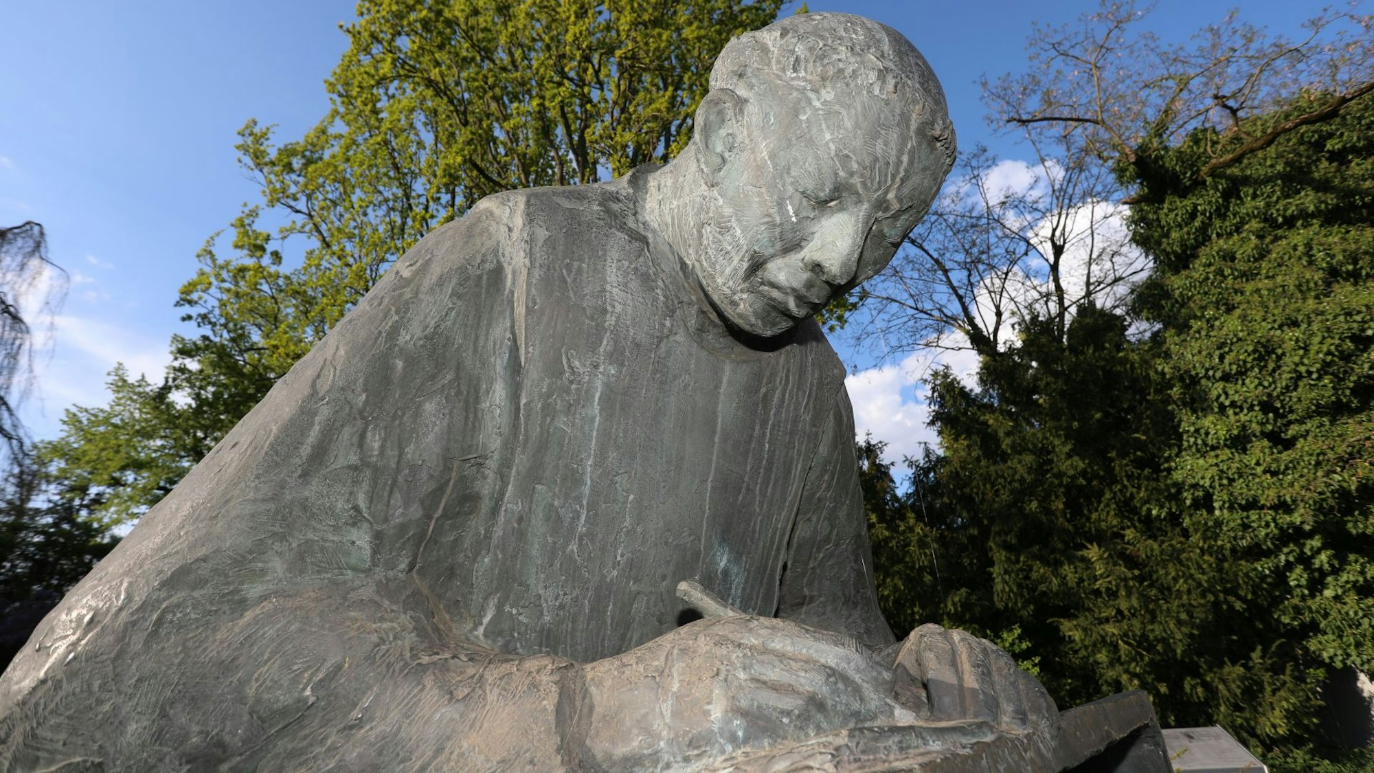 Bronzeplastik Cäsarius von Heisterbach von Ernemann Sander in Königswitner-Oberdollendorf
