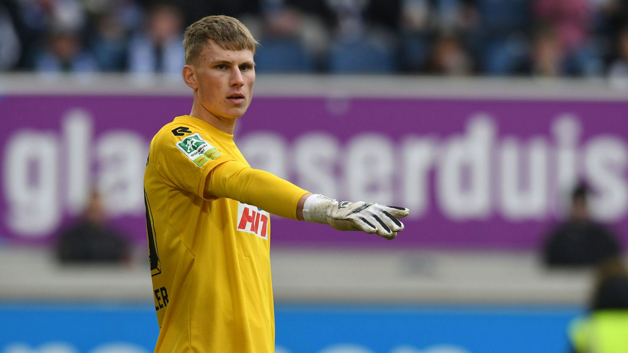 Torhueter Lennart Winkler Fortuna Koeln gibt Anweisungen. GER, MSV Duisburg vs Fortuna Koeln, Fussball, Regionalliga West, 24. Spieltag, Spielzeit 2024/2025, 01.03.2025 DFL/DFB REGULATIONS PROHIBIT ANY USE OF PHOTOGRAPHS AS IMAGE SEQUENCES AND/OR QUASI-VIDEO GER, MSV Duisburg vs Fortuna Koeln, Fussball, Regionalliga West, 24. Spieltag, Spielzeit 2024/2025, 01.03.2025 Duisburg *** Goalkeeper Lennart Winkler Fortuna Koeln gives instructions GER, MSV Duisburg vs Fortuna Koeln, Football, Regionalliga West, Matchday 24, Season 2024 2025, 01 03 2025 DFL DFB REGULATIONS PROHIBIT ANY USE OF PHOTOGRAPHS AS IMAGE SEQUENCES AND OR QUASI VIDEO GER, MSV Duisburg vs Fortuna Koeln, Football, Regionalliga West, Matchday 24, Season 2024 2025, 01 03 2025 Duisburg Copyright: xEibner-Pressefoto/ThomasxThienelx EP_TTL