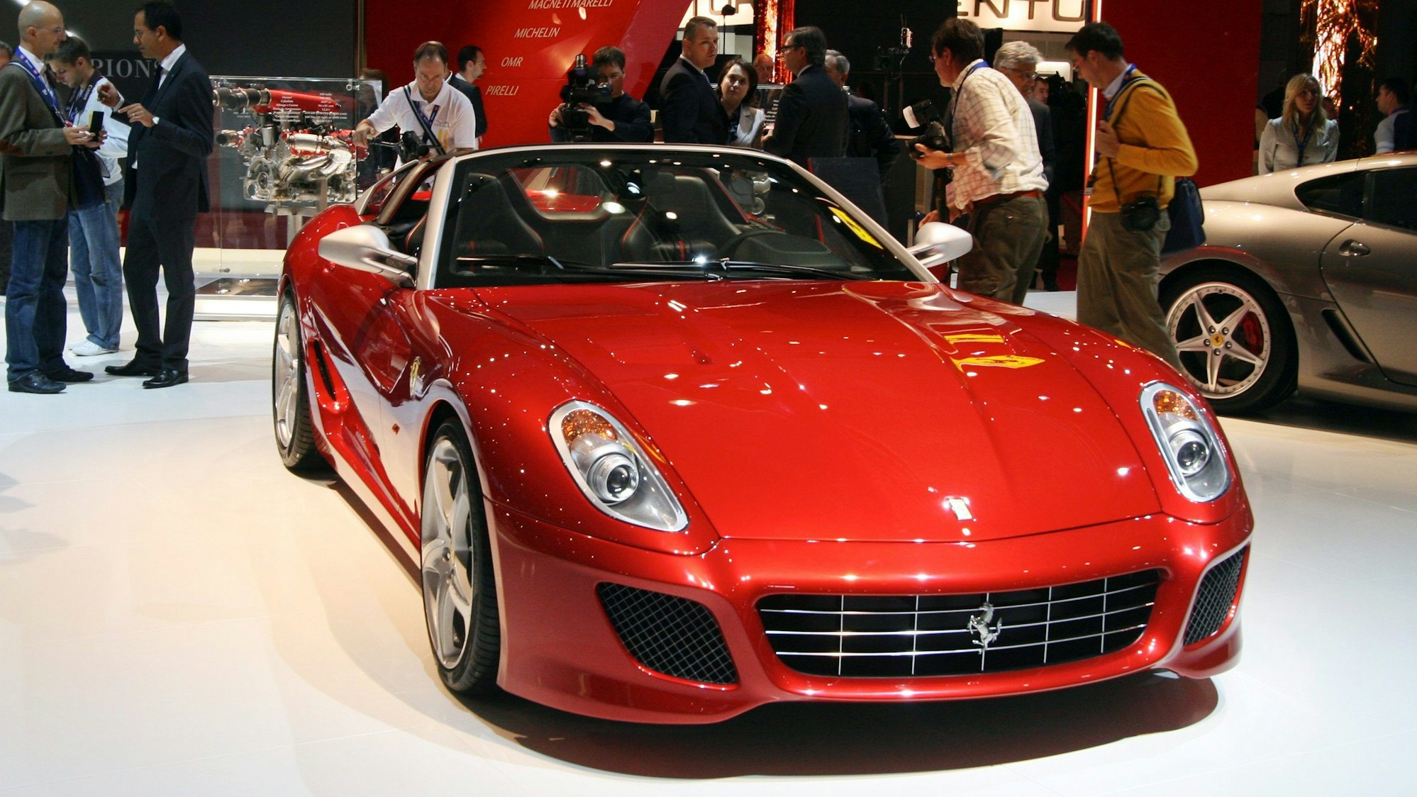 SA Aperta Ferrari wird auf einer Messe ausgestellt.