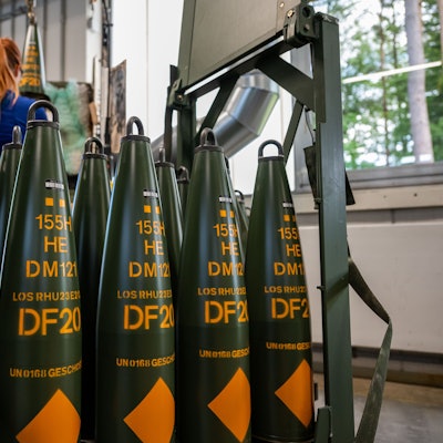 155-Millimeter Artelleriemunition wird bei Rheinmetall gefertigt.