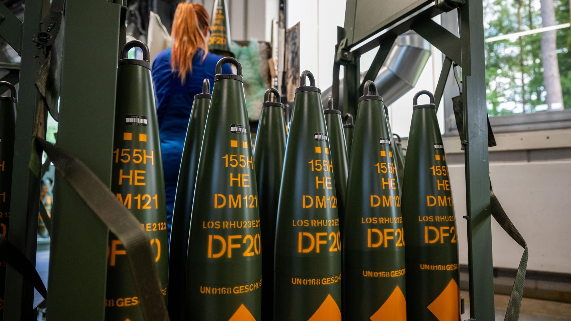 155-Millimeter Artelleriemunition wird bei Rheinmetall gefertigt.