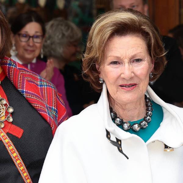 Königin Sonja von Norwegen bei einem Empfang.