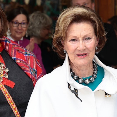 Königin Sonja von Norwegen bei einem Empfang.