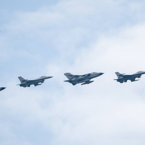 Kampfjets in der Luft (Symbolfoto).