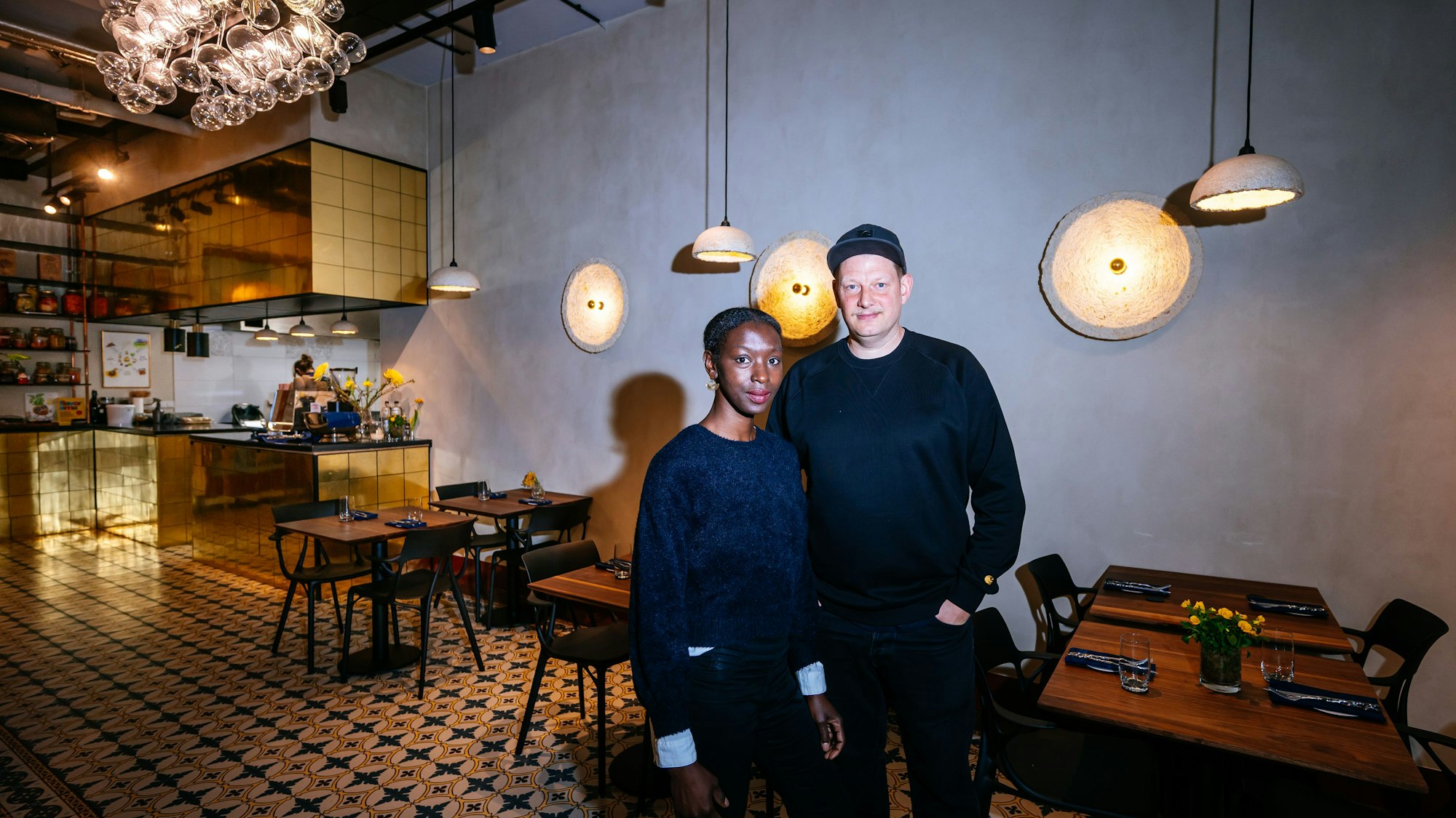 Tom Mackenroth und Kaddy Saidykhan fokussieren sich mit ihren experimentellen Gerichten auf Obst und Gemüse.