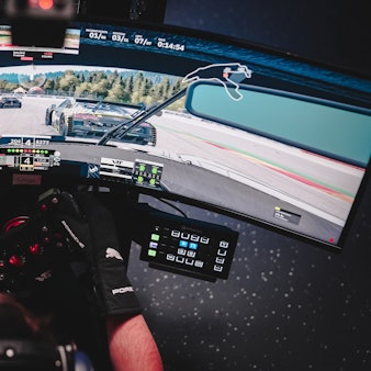 Porsche-E-Sport-Center in Köln