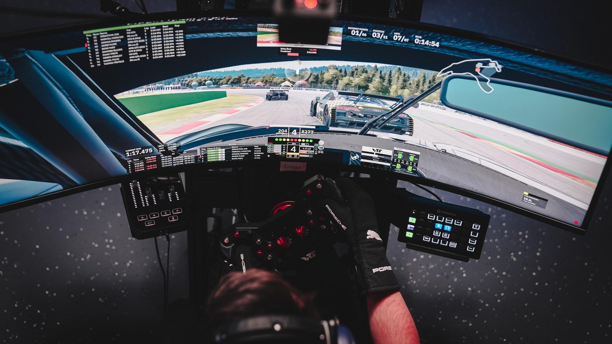 Porsche-E-Sport-Center in Köln