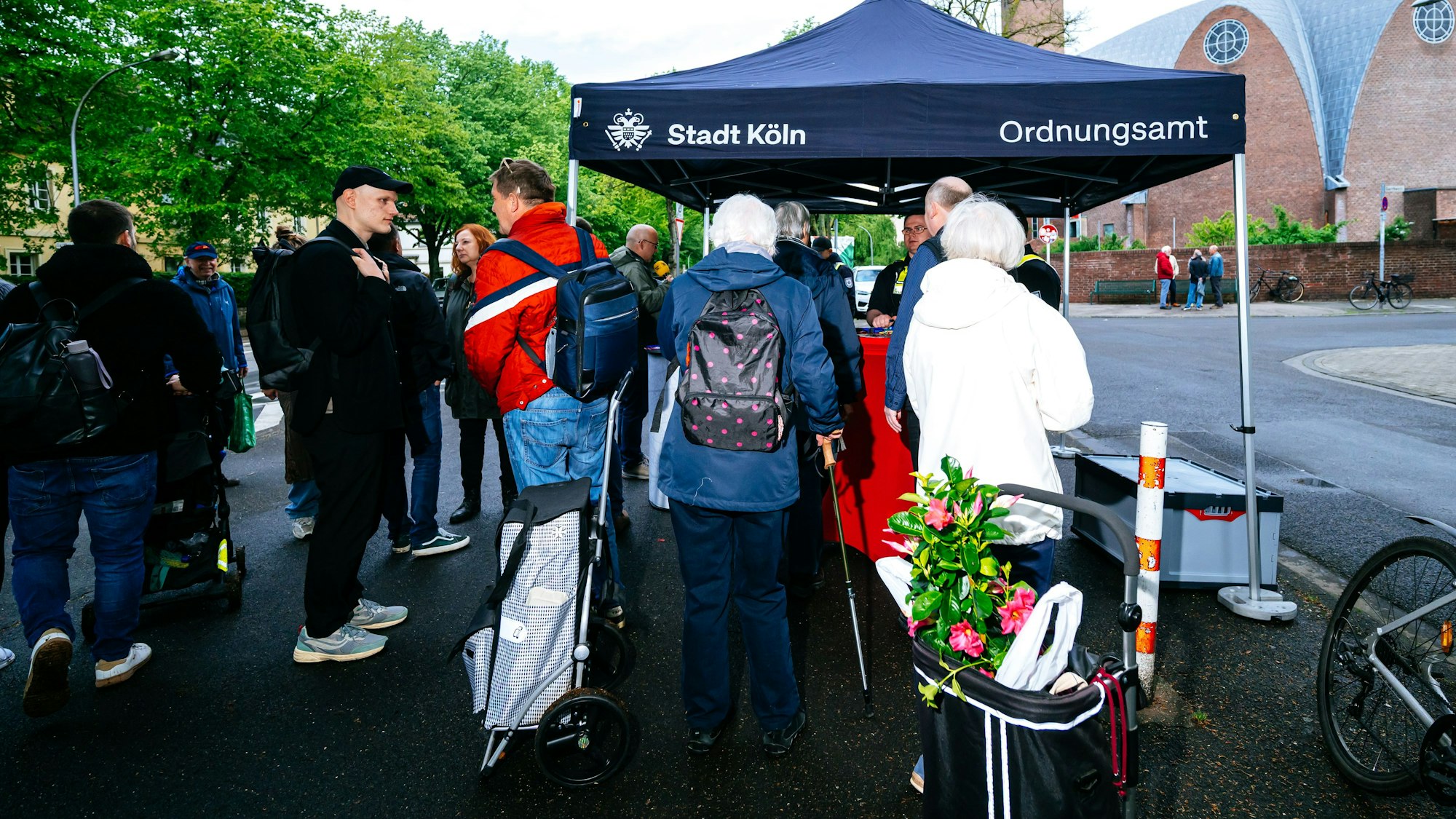 Veedelstreff mit dem Ordnungsamt - Riehl Wochenmarkt