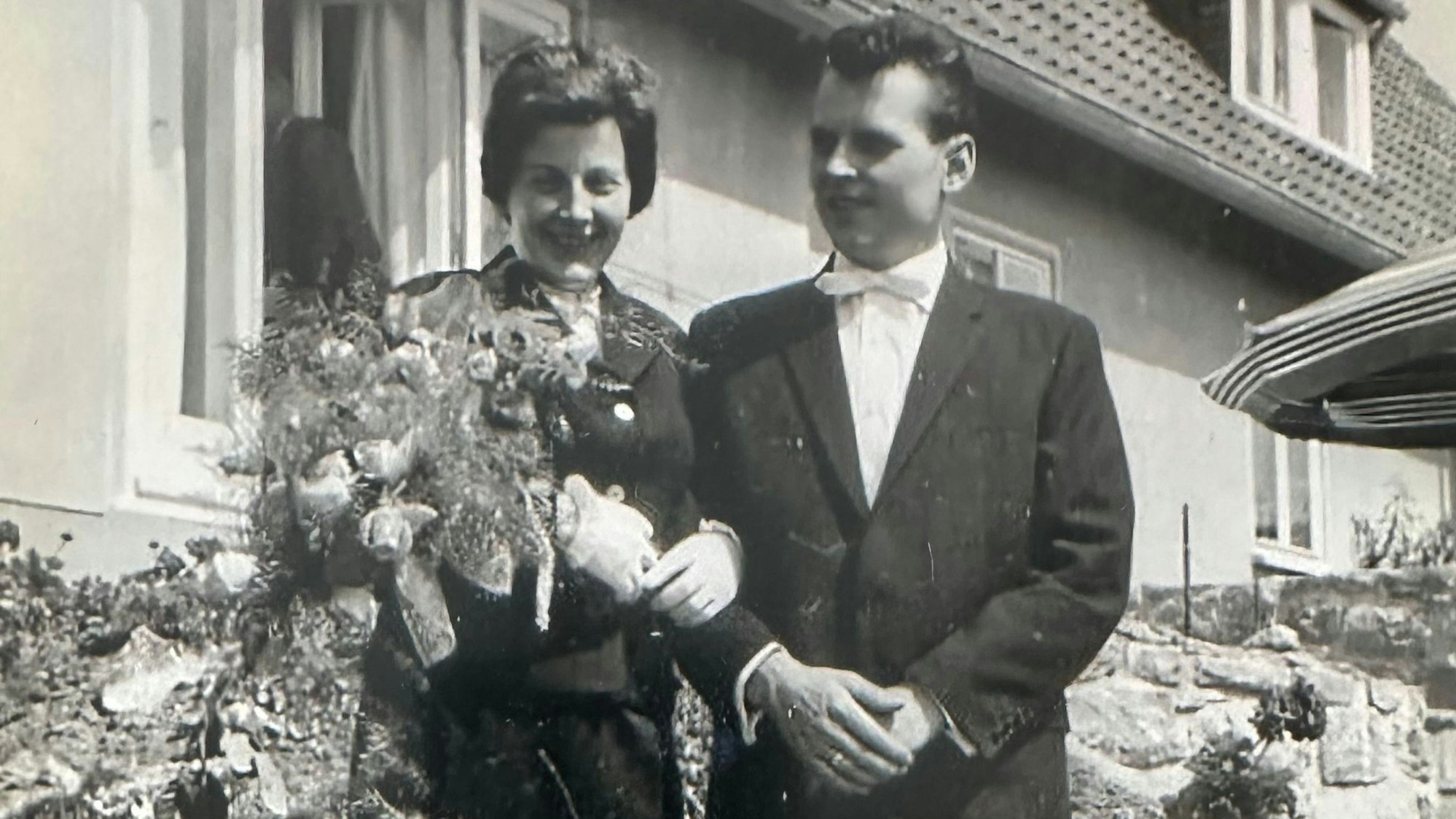Helmut und Margarete Weber feiern am 30. April 2025 eiserne Hochzeit, sind also 65 Jahre verheiratet. Das Ehepaar gab sich in Rimbeck/Warburg das Jawort.