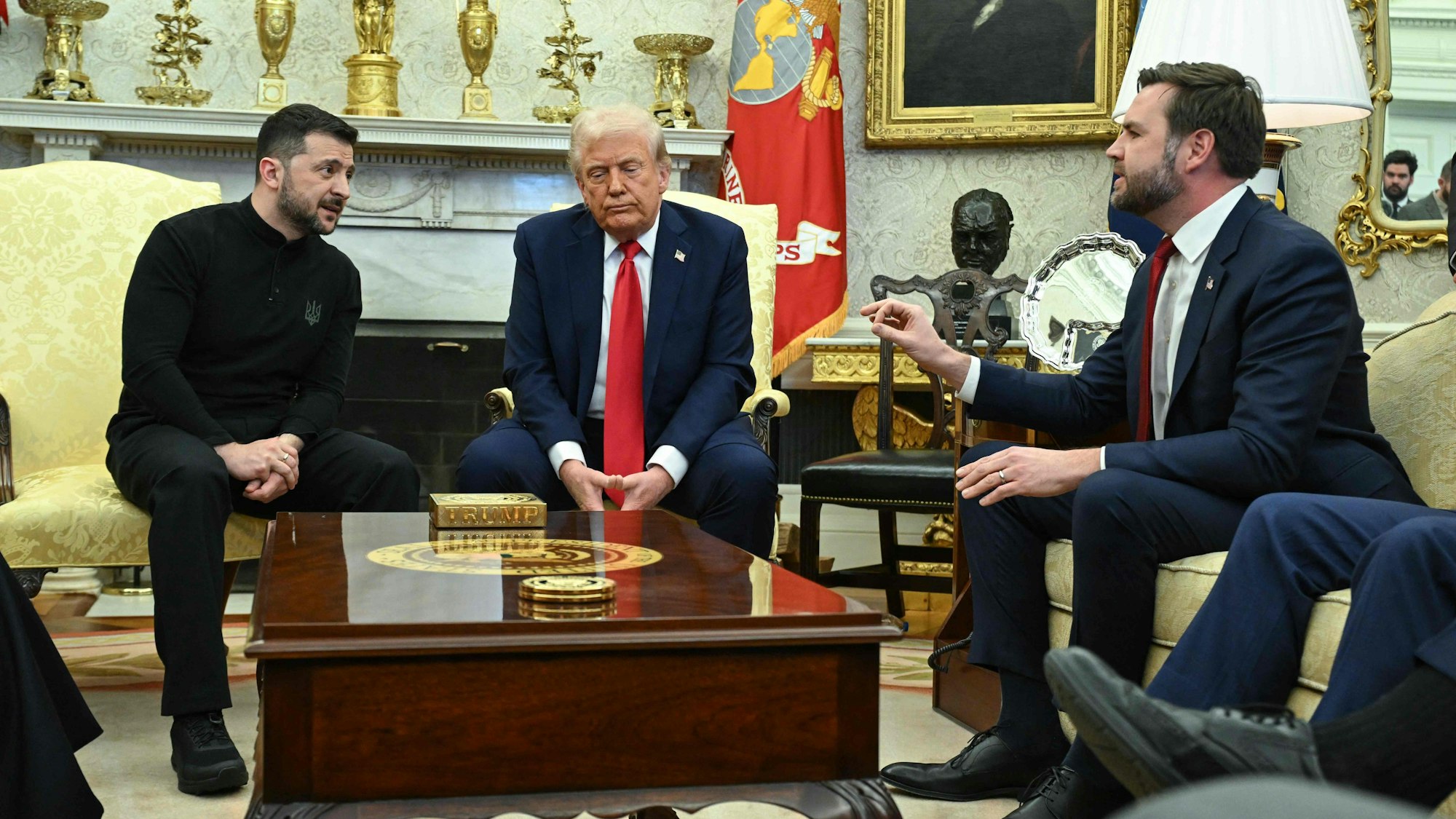 Wolodymyr Selenskyj (v.r.n.l.), Donald Trump und J.D. Vance am 28. Februar im Weißen Haus. Die USA wollen die Ukraine offenbar drängen, weite Teile ihres Territoriums an Russland abzutreten.