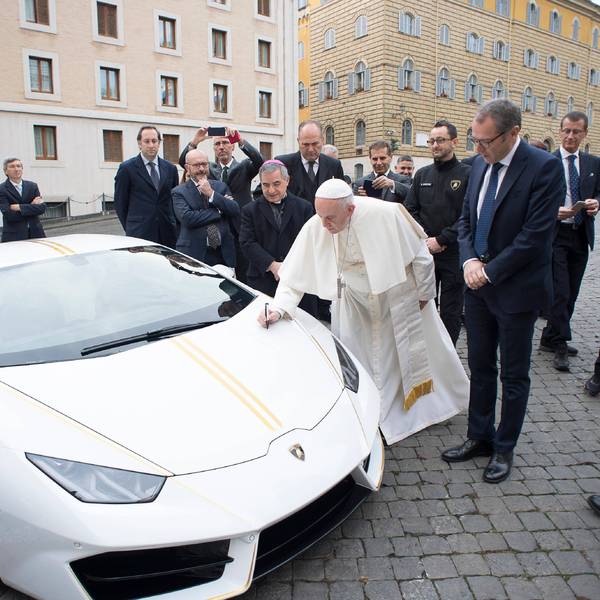 2017 bekam Papst Franziskus einen weißen Lamborghini geschenkt
