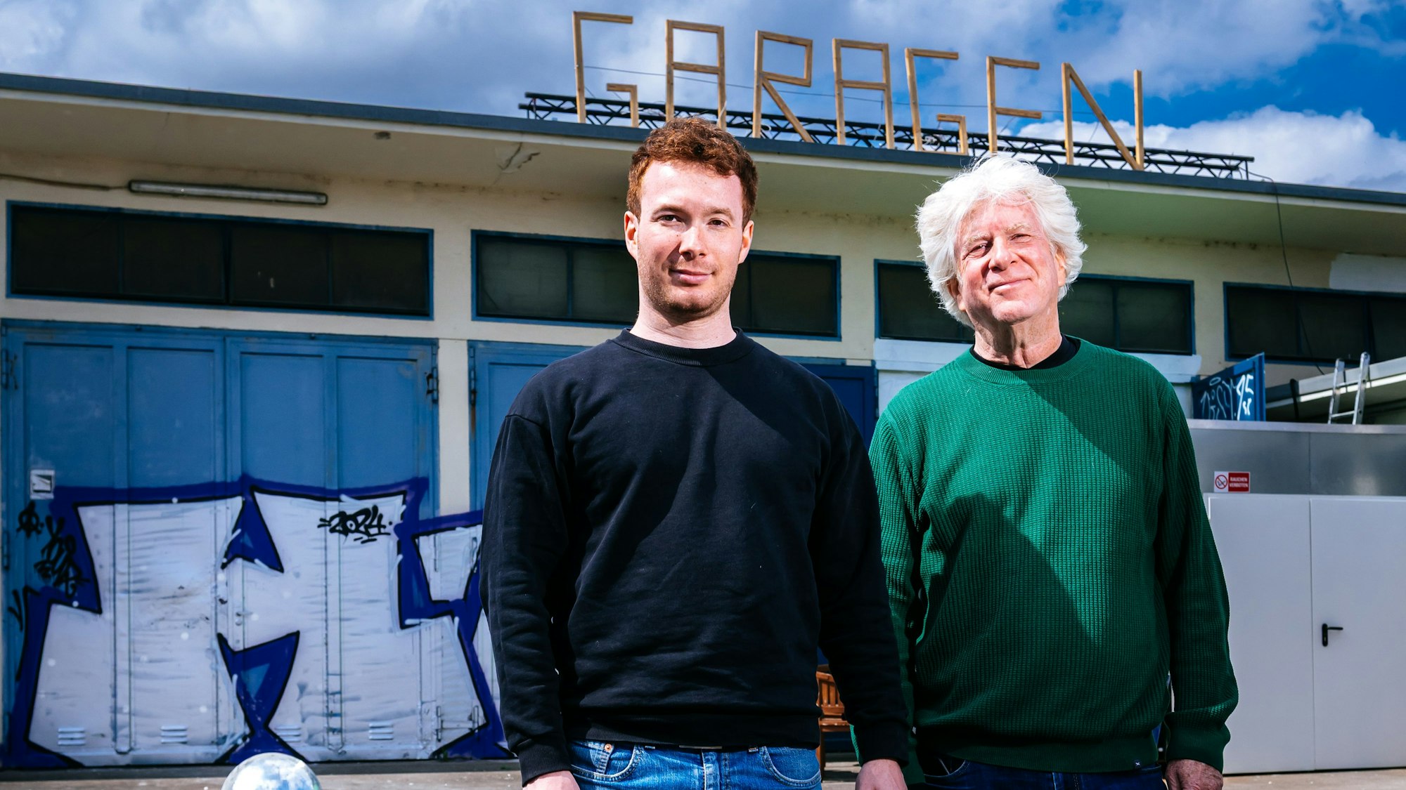 Zwei Generationen Veranstaltungs-Expertise: David Pick (links) und Micki Pick vor den „Garagen“.