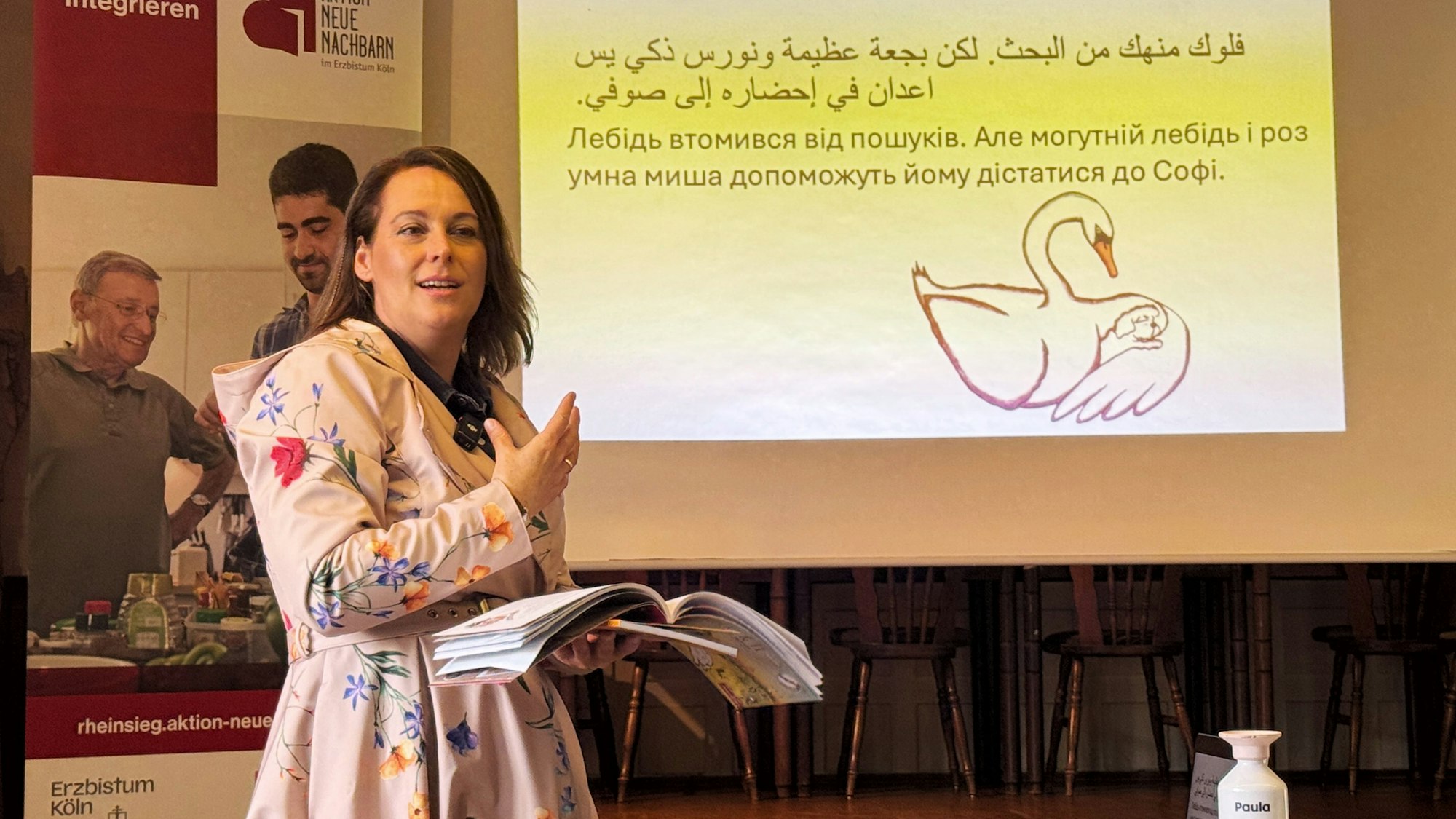 Mit der „Aktion neue Nachbarn“ gibt Paula Wehmeyer auch Lesungen mit Übersetzungen für Geflüchtete.