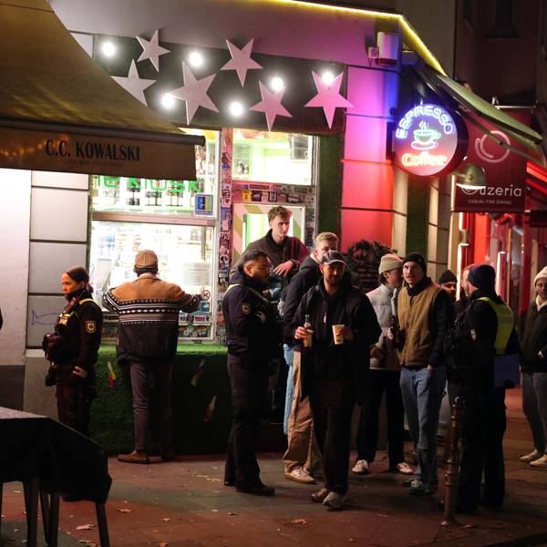 Feiernde am Brüsseler Platz in Köln.