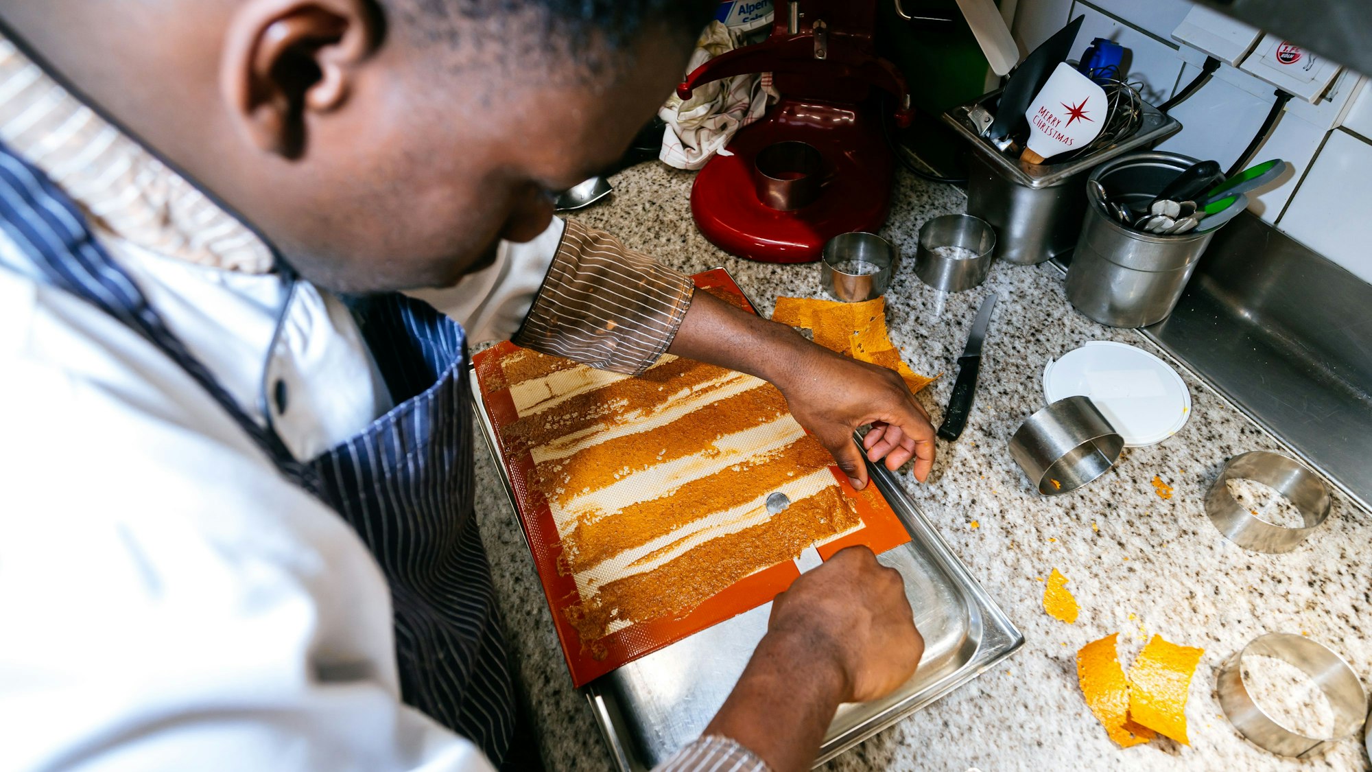 „Le Moissonnier“: Das Team von Eric Menchon arbeitet mit äußerster Präzision.