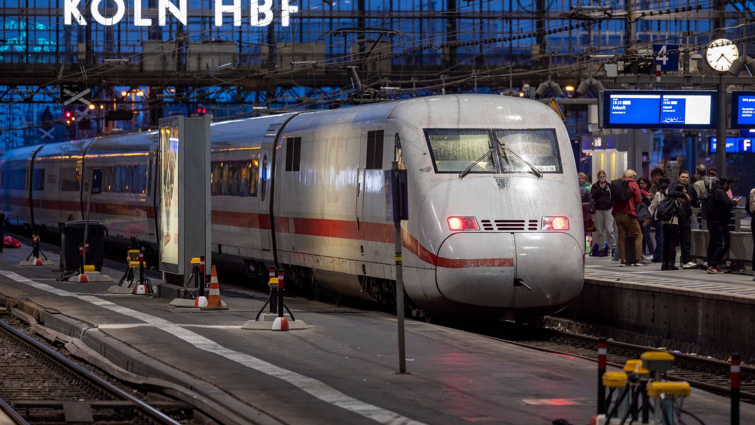 Für Regionalzüge zwischen Bonn und Köln wurde teilweise ein Ersatzverkehr mit Bus eingerichtet (Symbolbild)