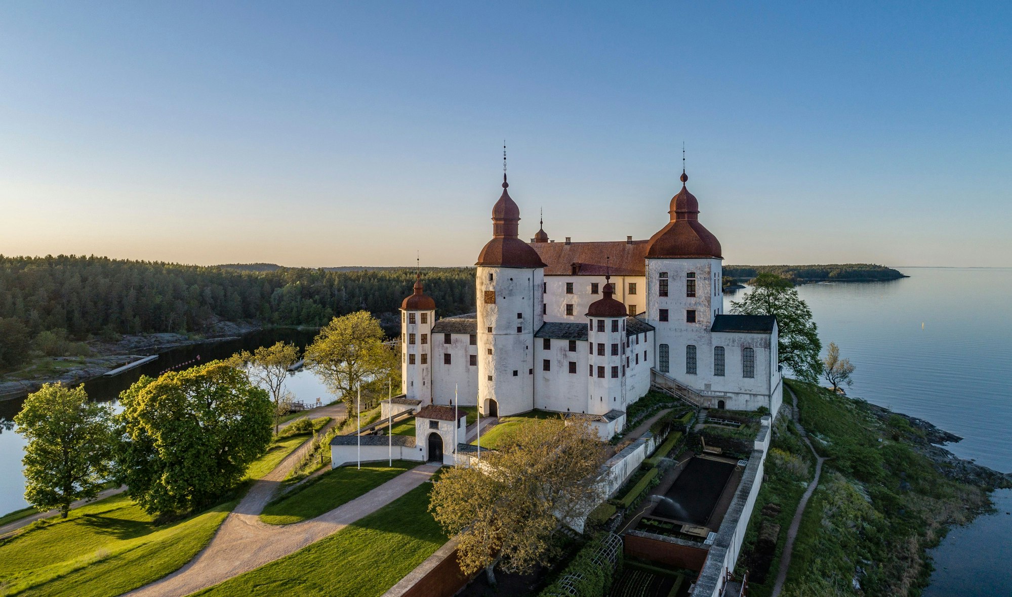 Auf einer Klippe über dem Vänersee thront das geschichtsträchtige Märchenschloss Läckö.