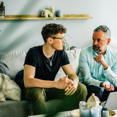 Eltern sollten das Gespräch mit ihren Kindern über die Vermögensübertragung rechtzeitig suchen.