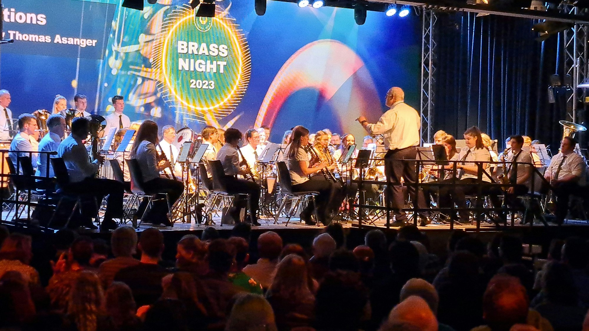 Das Orchester auf der Bühne.