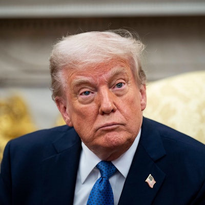 Donald Trump im Oval Office. Der US-Präsident steht für einen geplanten „Deal“ mit Kremlchef Wladimir Putin in der Kritik. (Archivbild)