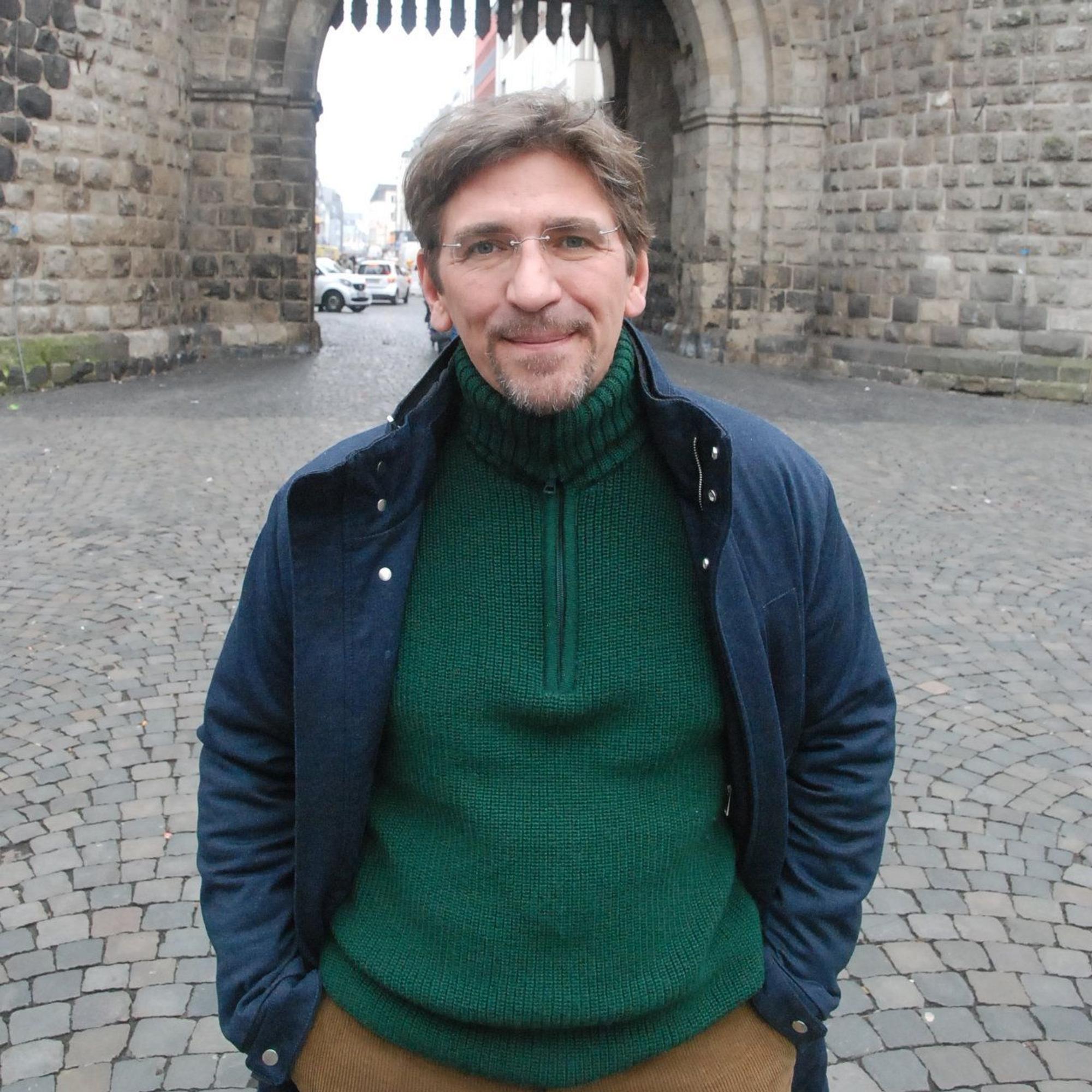 Guido Hammesfahr an der Severinstorburg in der Kölner Südstadt.