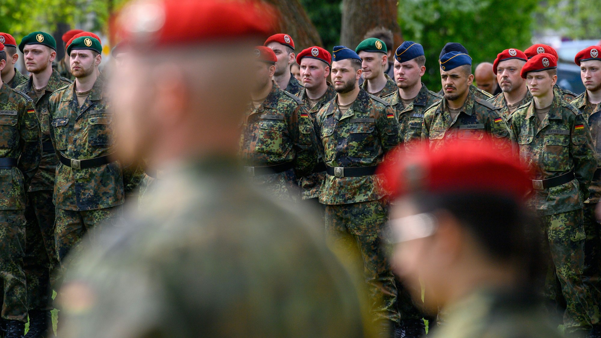 Rekruten beim Gelöbnis: Wer zur Bundeswehr möchte, muss mitunter mit langen Wartezeiten rechnen.