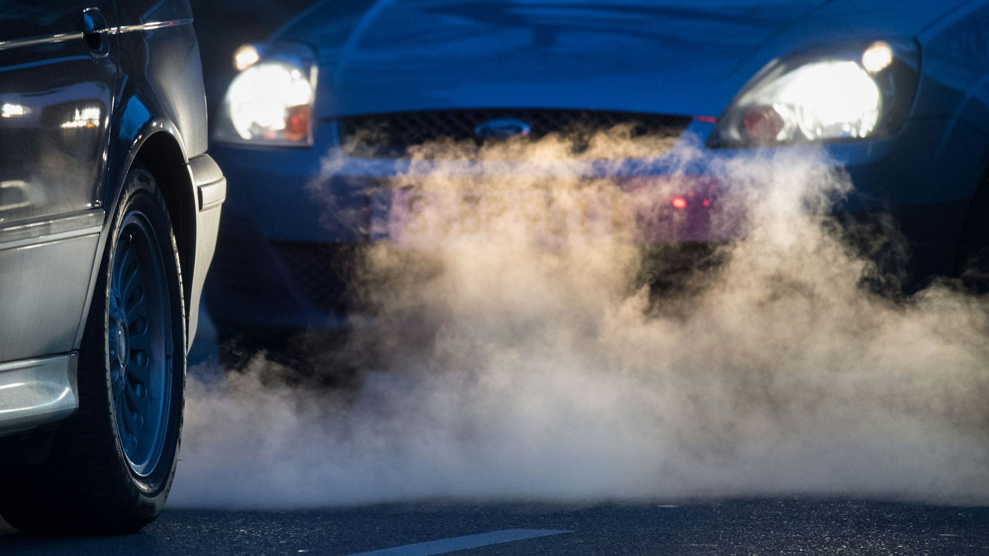 Die EU-Kommission diskutiert flexiblere CO2-Ziele, um Elektroauto-Umstellung zu erleichtern (Archivbild)