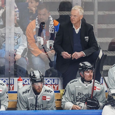 Haie-Trainer Kari Jalonen beim fünften Finalspiel gegen die Eisbären Berlin in der Uber-Arena.