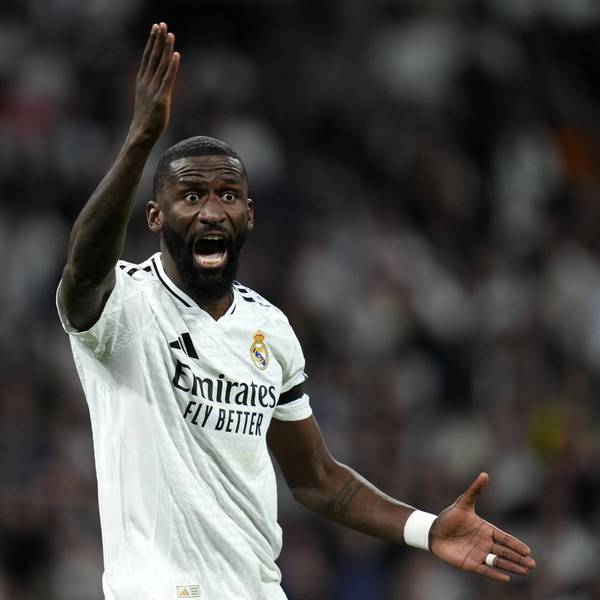Im Pokalfinale gegen den FC Barcelona leistete sich Antonio Rüdiger (l) einen heftigen Aussetzer.