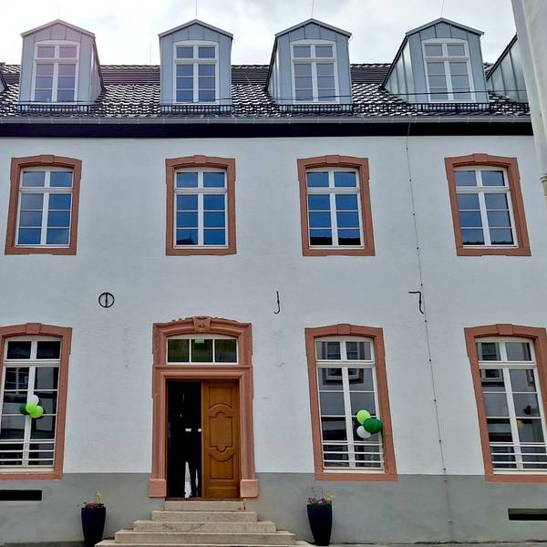 Das umgebaute Gebäude in Blankenheim von vorne betrachtet.