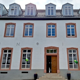 Das umgebaute Gebäude in Blankenheim von vorne betrachtet.