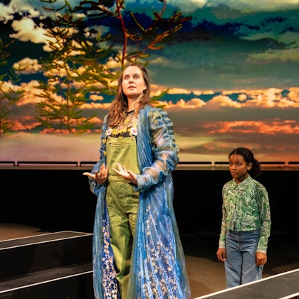 Superheldenmornalos mit Alina König Rannenberg ("Tamina"), Johanna Thomsen ("Sammy"), Jugendchor