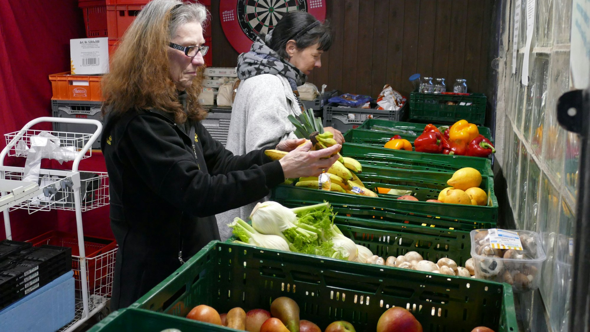 Die Verteilerstation vor dem Haus von Familie Korsch in Kaldauen wird rege genutzt. Zwei Mal die Woche ist Abholtag.